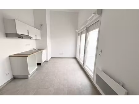 location appartement  24.67 m² t-1 à istres  680 €