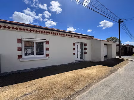 location meublée maison 3 pièces 74.89 m² à saint-hilaire-de-chaléons (44680)  950 €