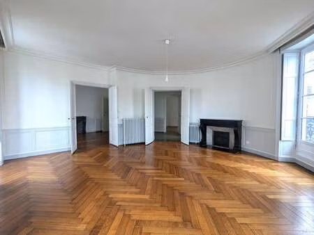 vente bureaux et commerces à nantes (44000) : à vendre / 156m² nantes