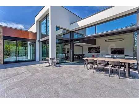 villa d'architecte rénovée aux volumes exceptionnelles à 2 pas d