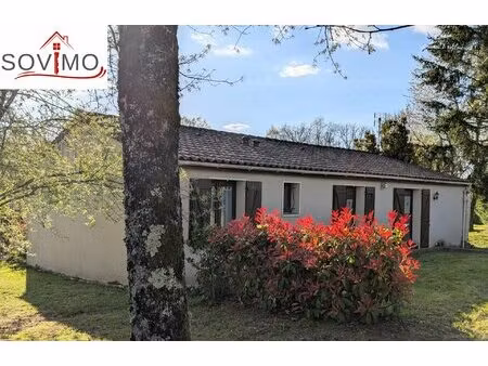 dans un agreable village  plain pied de 1985 indépendant avec garage et jardin