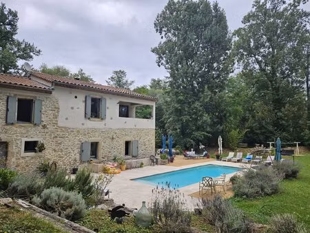 belle maison en pierres