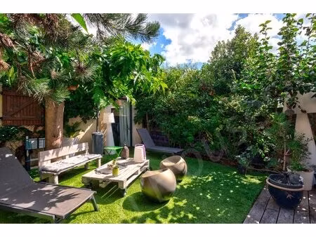 jolie maison de ville   pleine de charme