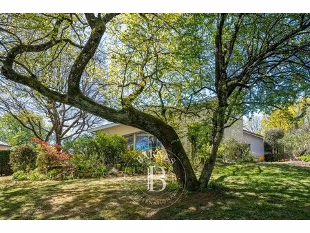 proche tennis à charbonnières - parcelle 2000m² - maison 230m² - 5 chambres - grand garage