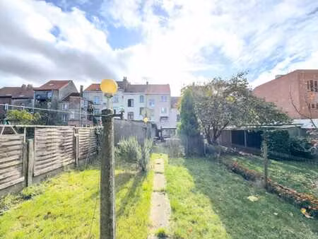 spacieuse maison reconnue en 3 logements : large possibilite