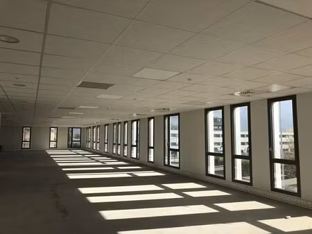 location bureaux 169 m²