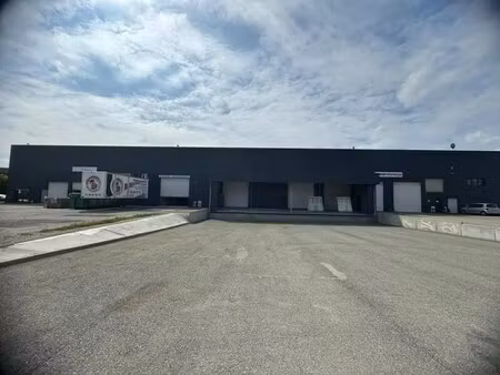 location local d'activités 1 045 m²