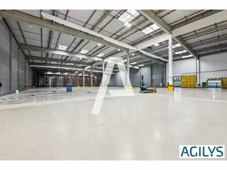 location entrepôt 6 815 m²
