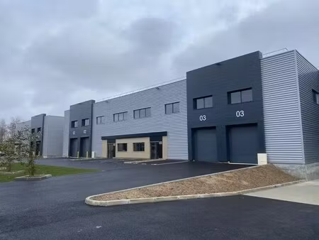 location local d'activités 1 000 m² à 2 038 m²