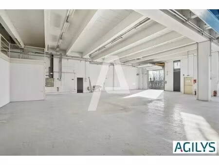 location local d'activités 530 m²