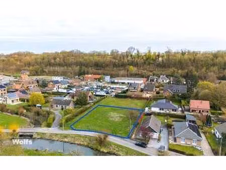 belle parcelle à bâtir de +/- 1.300 m² à la campagne !