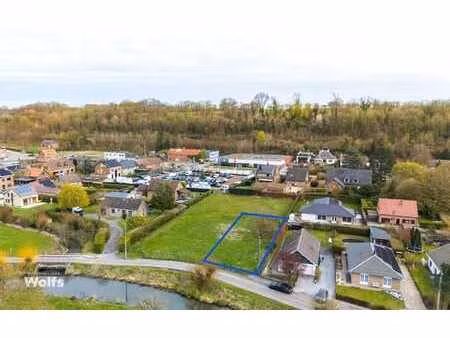 belle parcelle à bâtir de +/- 650 m² à la campagne !