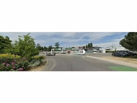 location commerce 226 m²