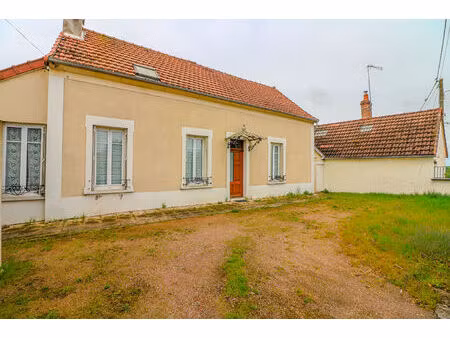 maison saint eloi  3 chambres  potentiel 4 chambres  terrain clôturé  proche tout commerce