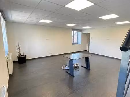 bureaux à louer  120m² avec place de parking