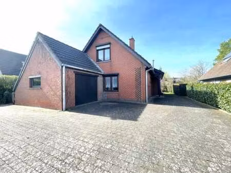 superbe maison 4 façades avec jardin et garage