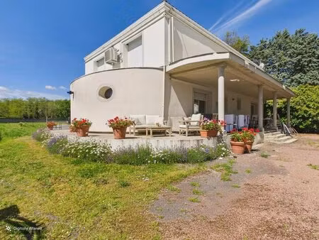 maison de 6 pièces de 242 m² à naintré