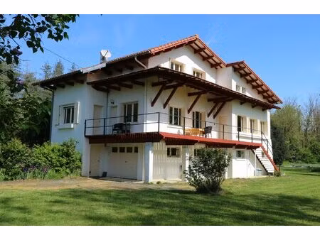 belle villa atypique dans son parc arboré  piscine chauffée 10x5 + terrain constructible..