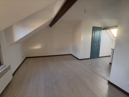 cires-lès-mello centre studio de 18m2