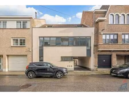 veelzijdig pand met praktijkruimte en duplex appartement ...