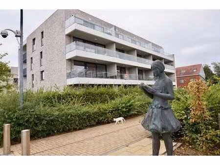 recent appartement met 1 slaapkamer  terras en autostaanp...