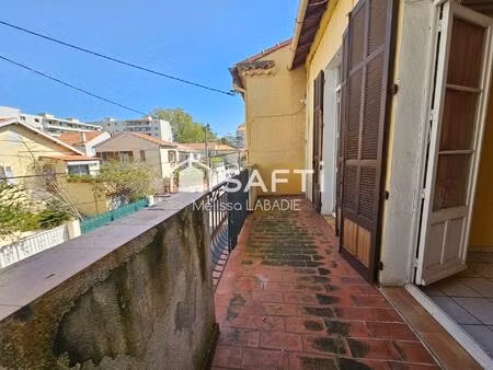 haut de villa avec solarium et fort potentiel – saint-jean-du-var