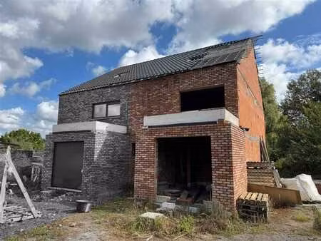 maison en gros oeuvre couvert ouvert + jardin