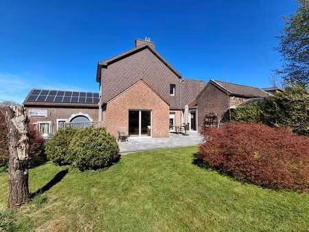 très grande maison villageoise - annexe habitable possible