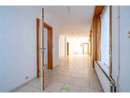 studio lumineux bien situé sur mouscron !