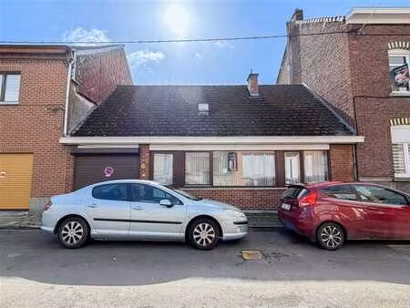 maison trois chambres avec grand garage et beau jardin