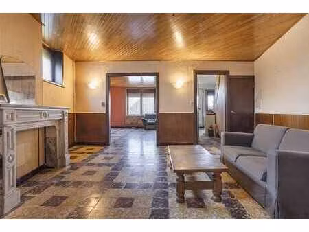 jolie maison à rénover avec extérieur