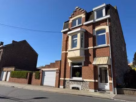 maison 5 ch avec 3 garages  potentiel terrain à bâtir