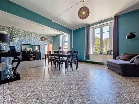 jolie propriété avec garage et jardin