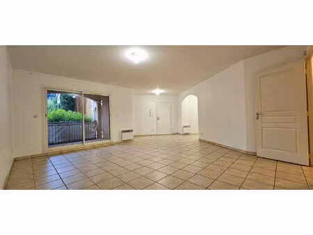 appartement t3 au rdc avec terrasse et garage