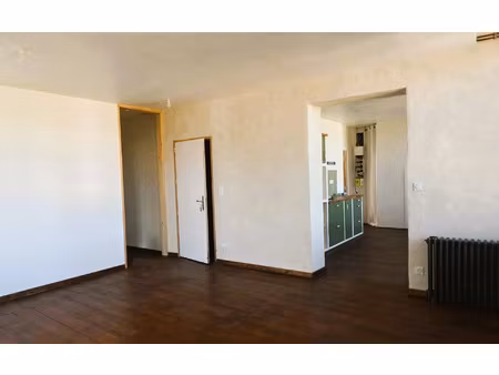 location appartement  m² t-3 à saint-sever  750 €