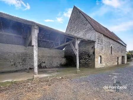 élégante grange à réinventer - charme et potentiel aux porte