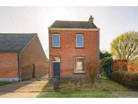 te renoveren woning met 4 slaapkamers