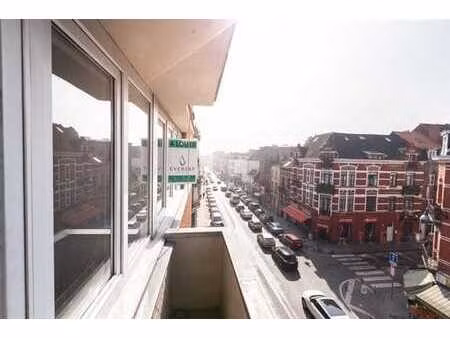 bel appartement non meuble 1 ch avec balcon