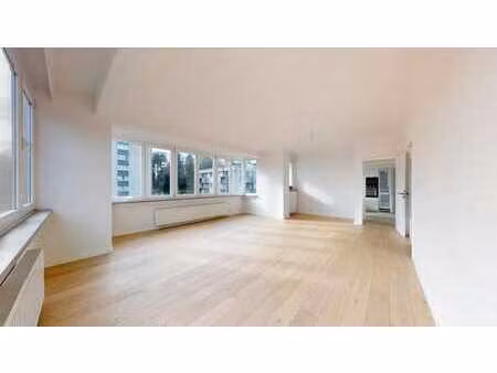 blvrd du souverain - agréable appartement 1ch + bureau