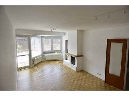 delta: superbe appartement rénové de 75 m2