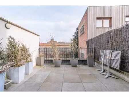 élégant 2 chambres  lumineux avec grande terrasse