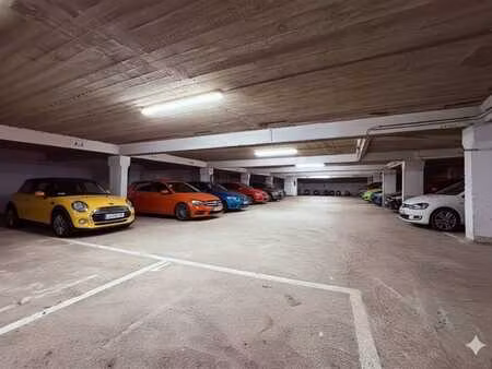 luxor parking : 60 places de parking 5 emplacements pour mot