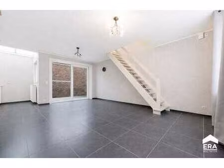 maison récente au centre de heuvelland