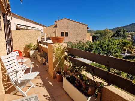 t3 en duplex  terrasse  pkg collectif - saint cyr sur mer