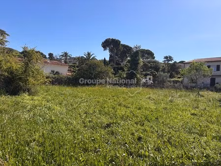 a vendre à pégomas - centre ville -terrain a bâtir 685m²