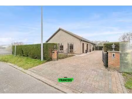 charmante villa avec trois chambres à vendre dans un quarti…