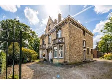 maison de caractère sur un vaste terrain
