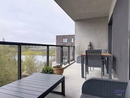 à louer : appartement spacieux et luxueux (95 m²) avec une