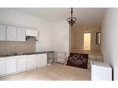 location appartement  m² t-2 à la fère  450 €