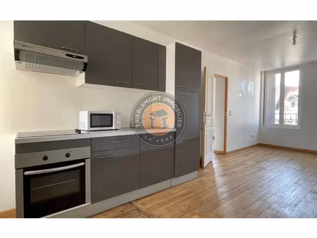location appartement  m² t-3 à la fère  450 €